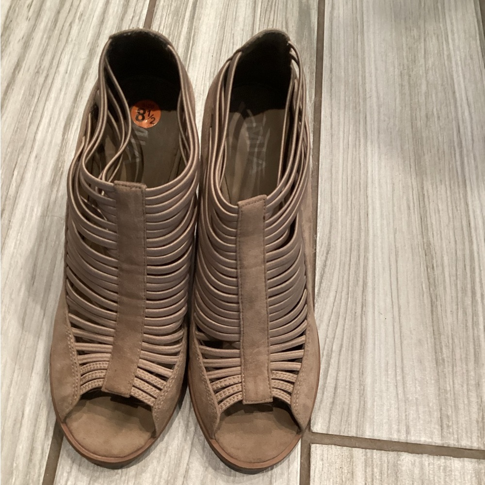 Mia, 8.5, beige heels